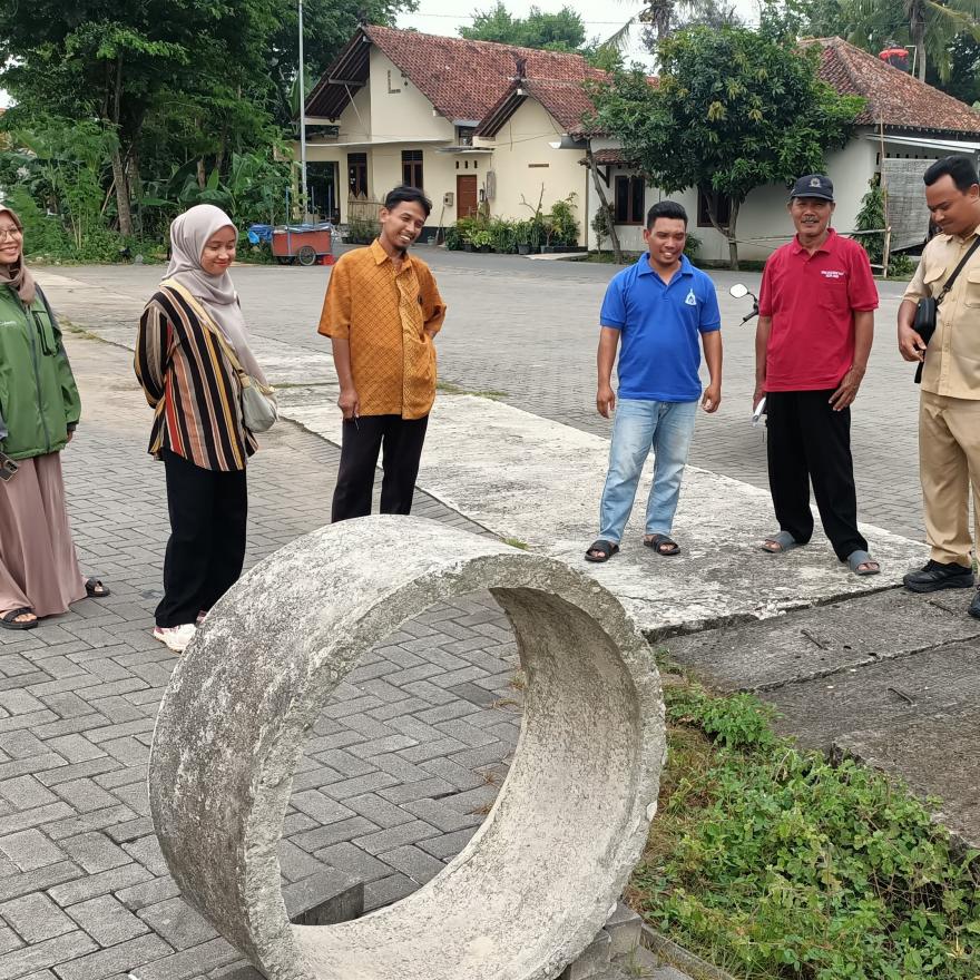 Pengawasan Pembangunan Talud dan Pengurukan Tanah Kas Kalurahan di Parkiran Museum Plered 